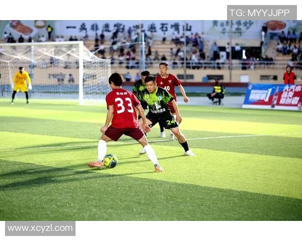 开出租的足球明星如何在绿茵场与街头生活中找到平衡与乐趣